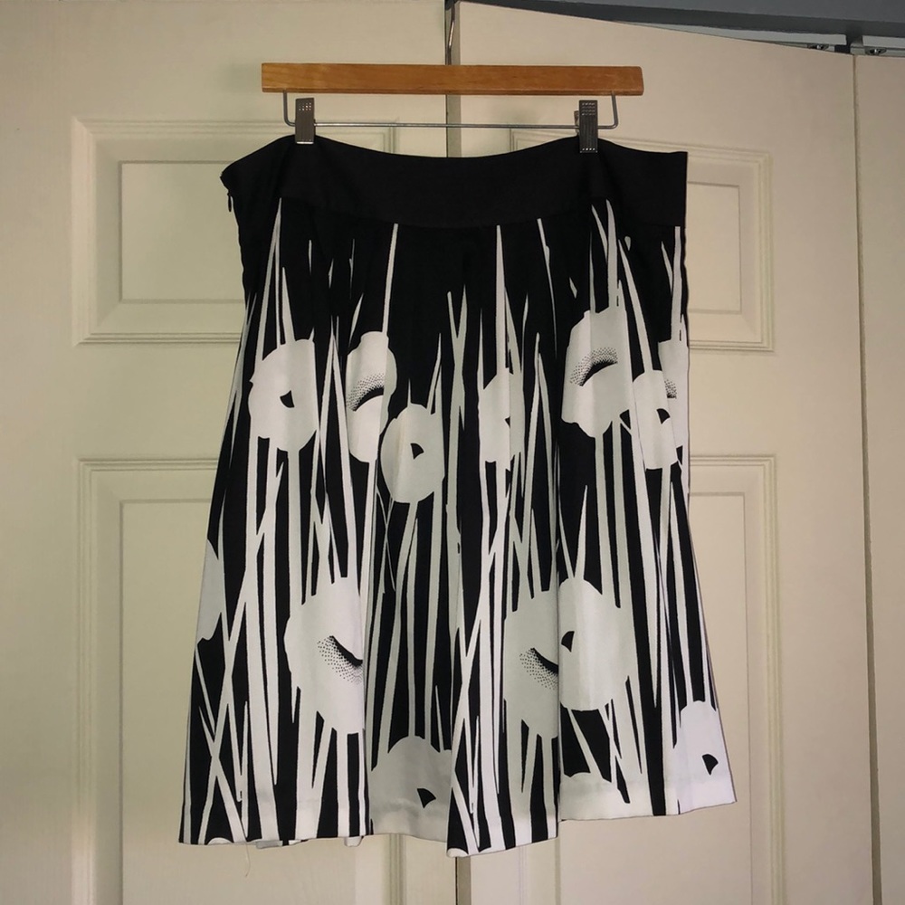Beautiful black and white flowy skirt